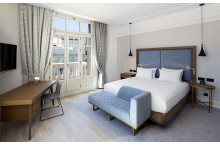 Urheberrecht: King Superior Room at DoubleTree by Hilton Madrid - Prado